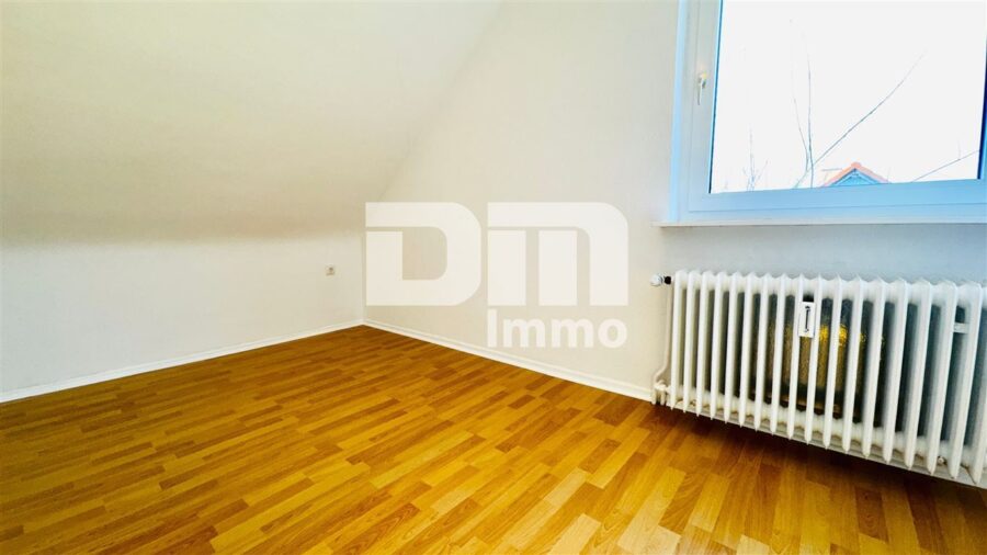 Teilsaniertes Ein- bis Zweifamilienhaus mit zusätzlichen Wohnraum - OG / DG Kinder / Gästezimmer / Büro